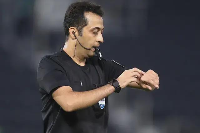 國(guó)足VS澳洲，39歲名哨曾罰中超2人，6.7萬(wàn)人觀戰(zhàn)。