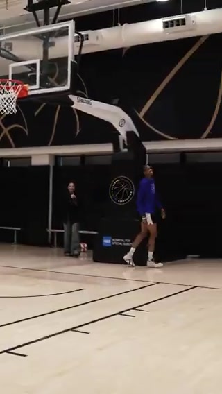 女版文班亞馬！WNBA榜眼多米尼克這扣籃太輕松了