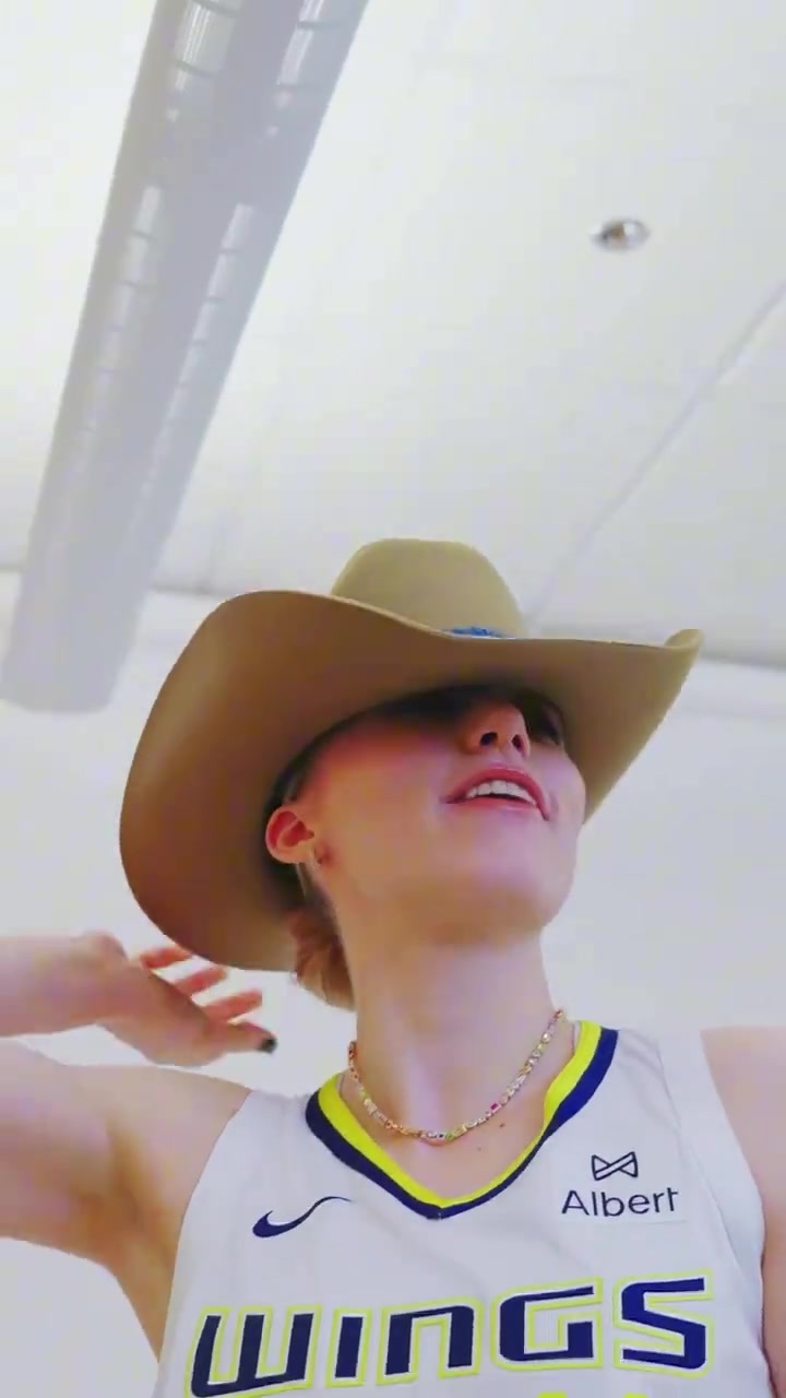WNBA新科狀元佩奇化身女牛仔，真是又美又能打呀