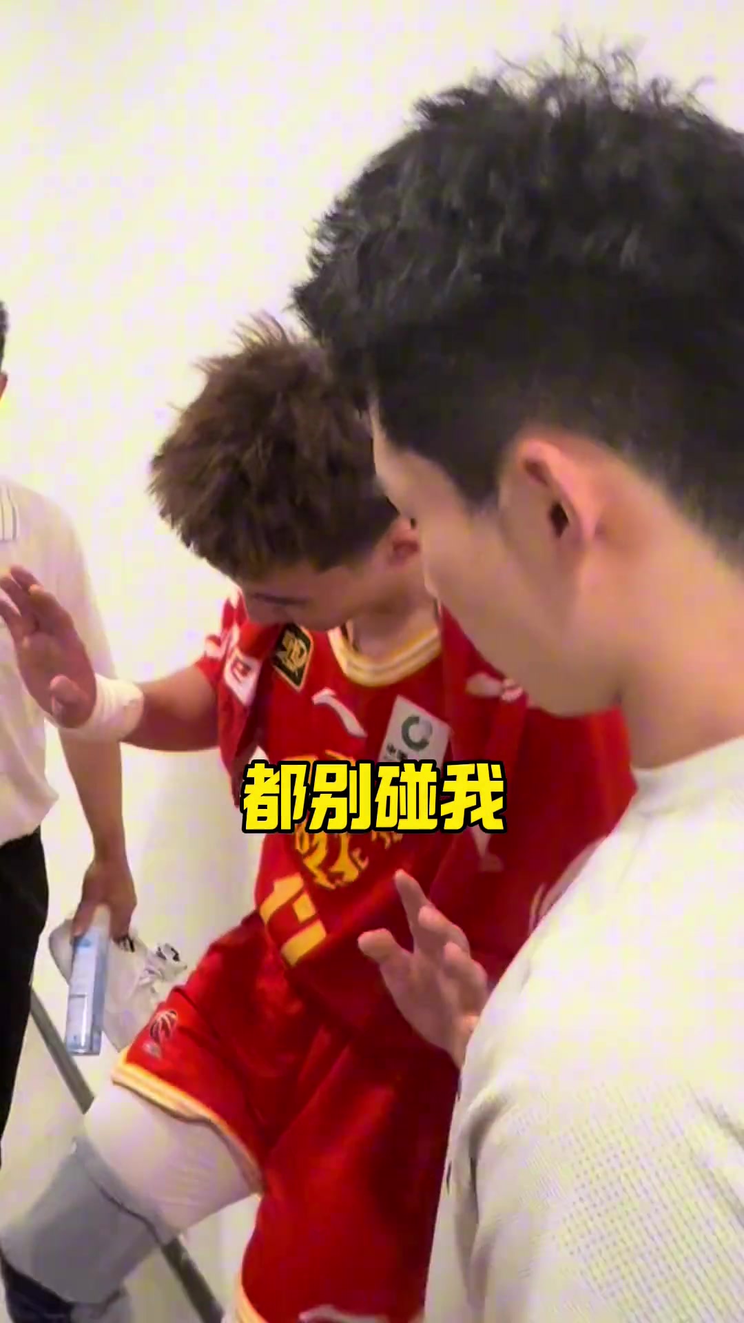 虛驚一場！孫銘徽受傷后第一反應(yīng)：我聽見響了 腳斷了