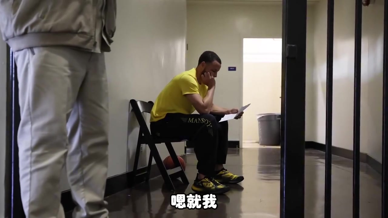 楊毅：我覺(jué)得現(xiàn)在37歲的庫(kù)里，比十年前27歲的庫(kù)里還厲害！