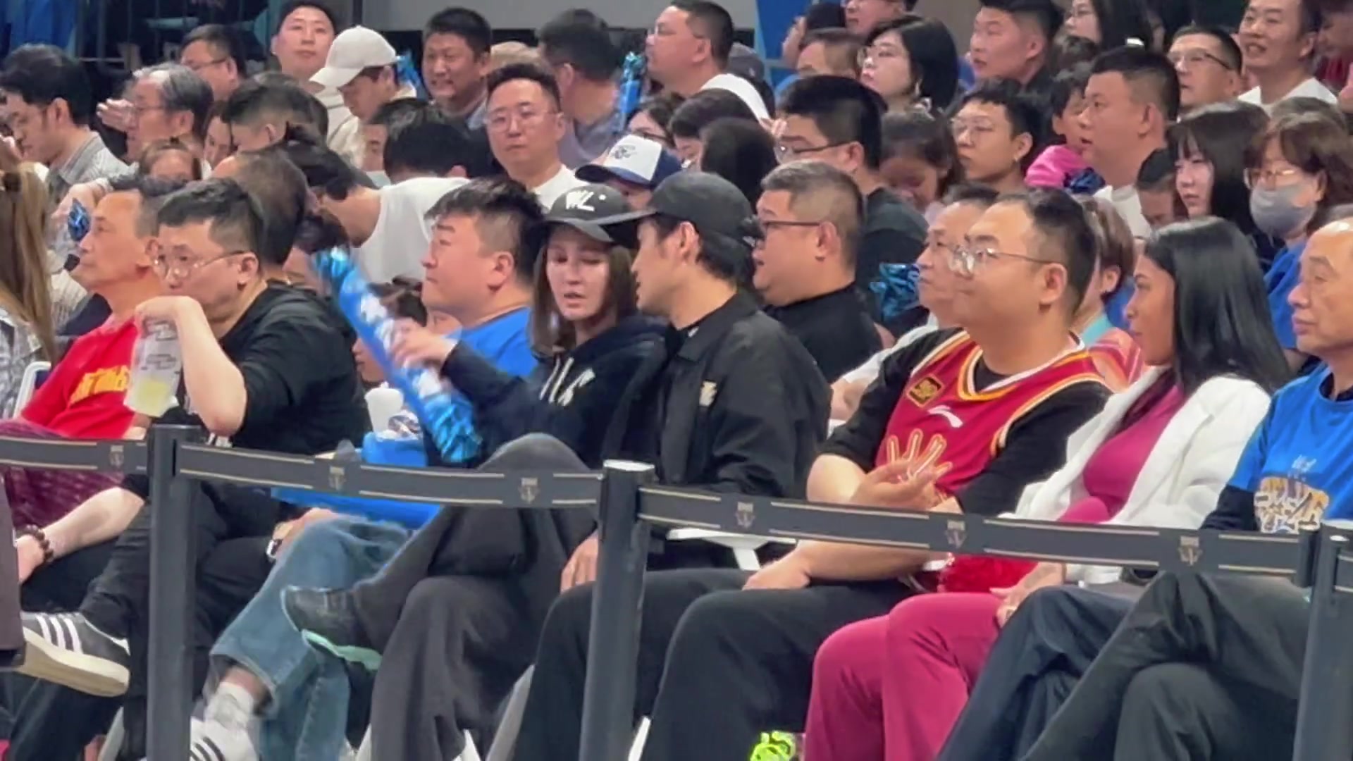 大明星來了！袁弘和張歆藝夫妻來觀戰(zhàn)京晉半決賽~
