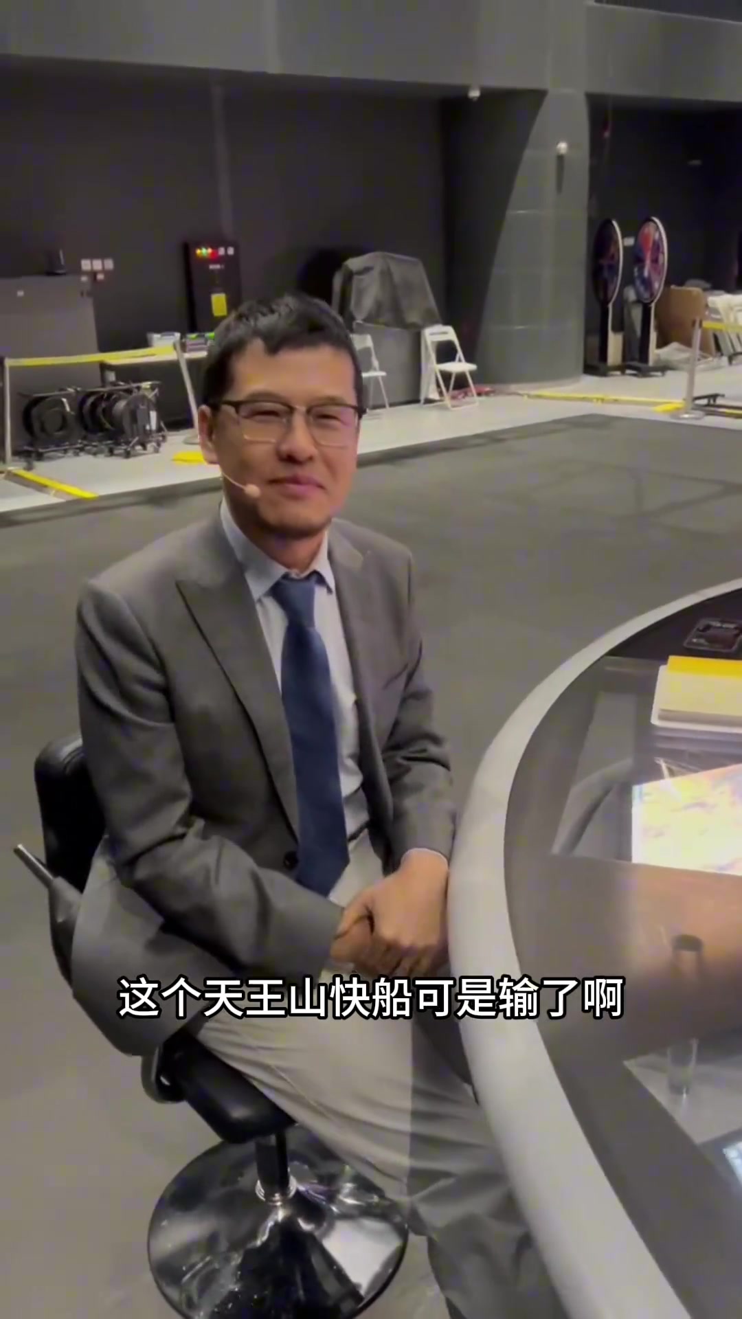 懂球！楊毅此前：哈登上場(chǎng)體力都用在和戈登纏斗上了！得解放體力