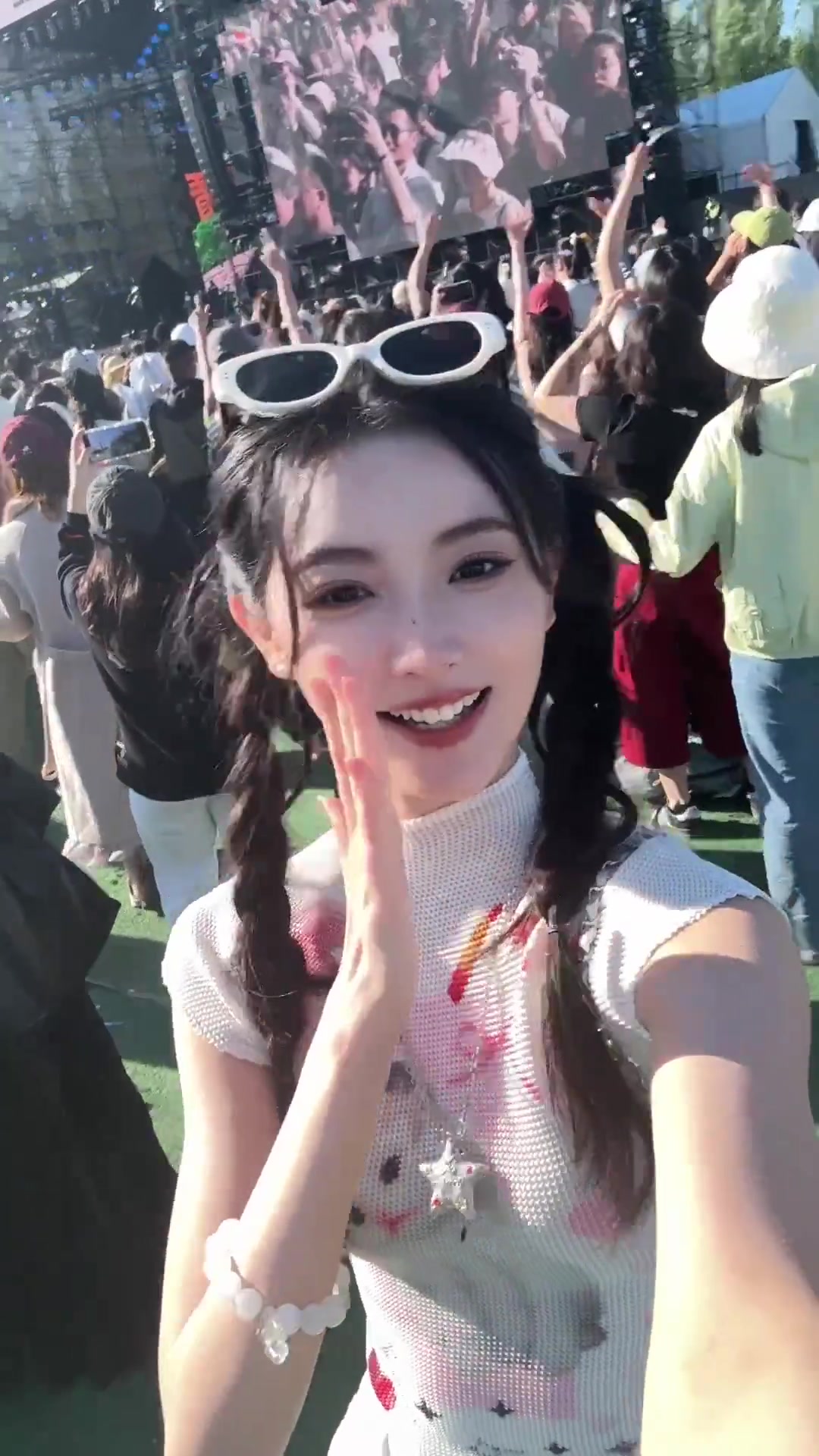 嗨起來！美女主播金佳悅參加草莓音樂節(jié)活動~