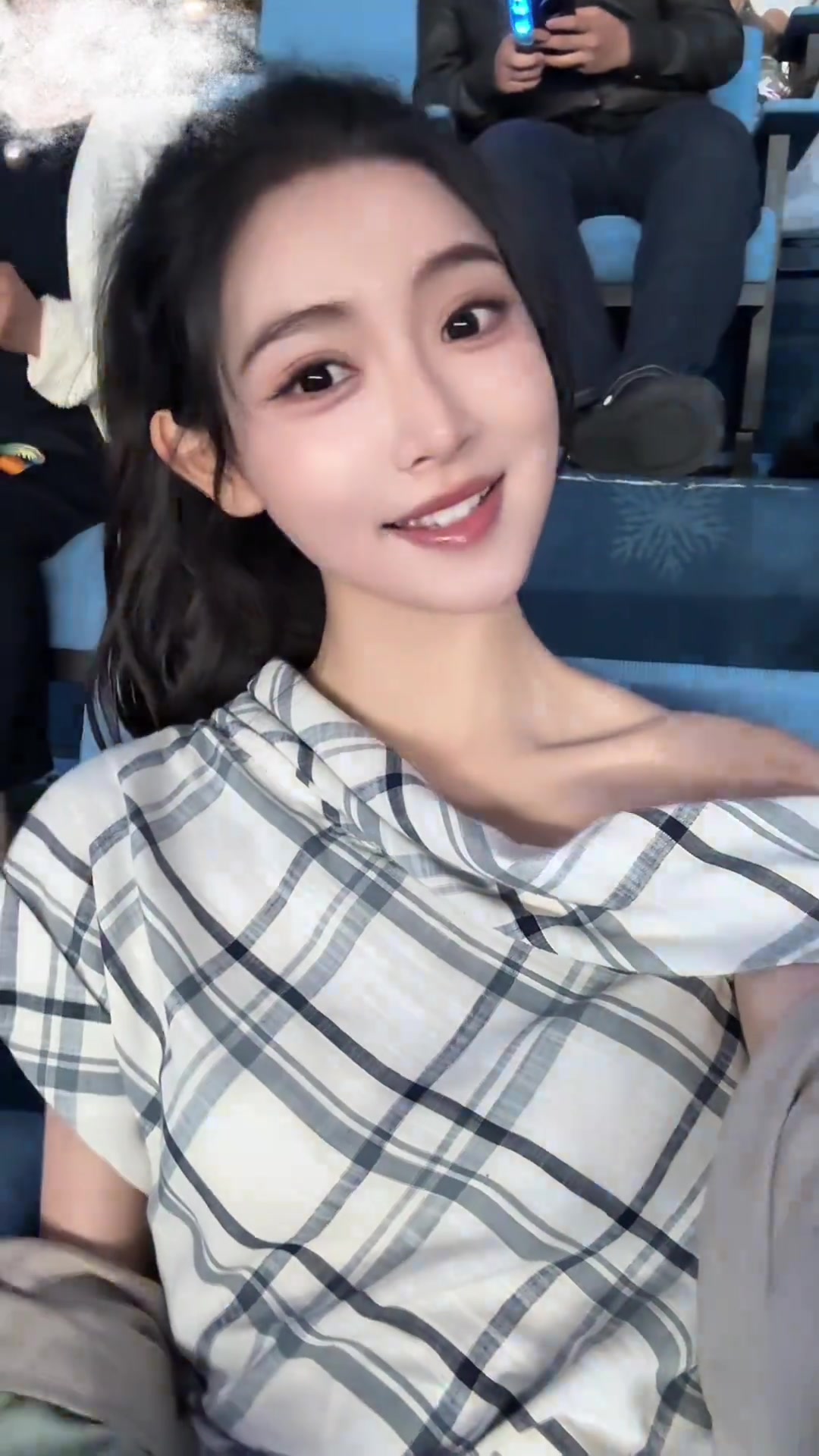 真美??！美女主播金佳悅鳥巢看張杰演唱會