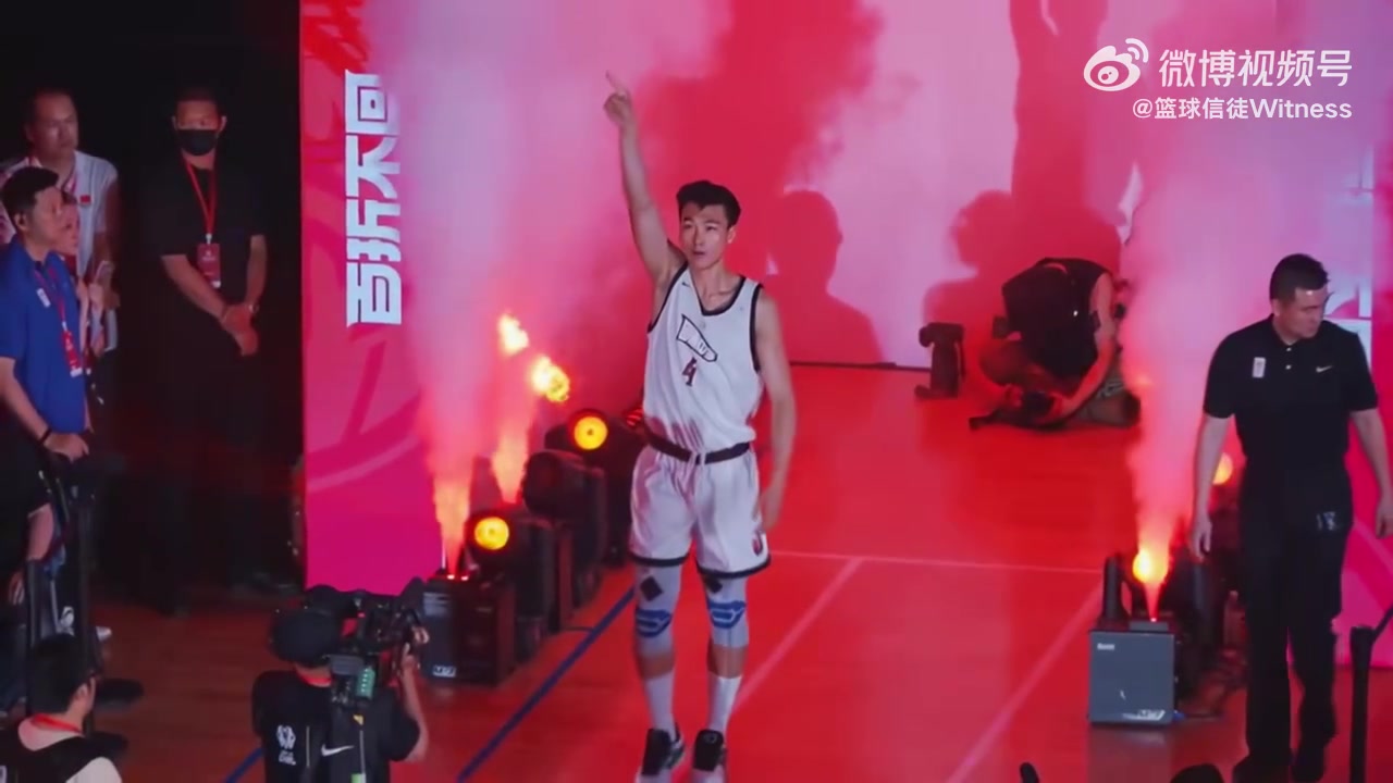未來男籃希望？中國(guó)小將淡厚然在NCAA對(duì)位準(zhǔn)狀元弗拉格！