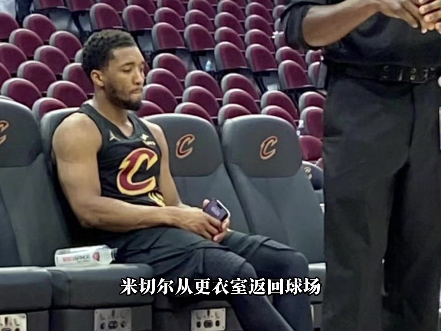 “此時(shí)的米切爾又在思考些什么呢”