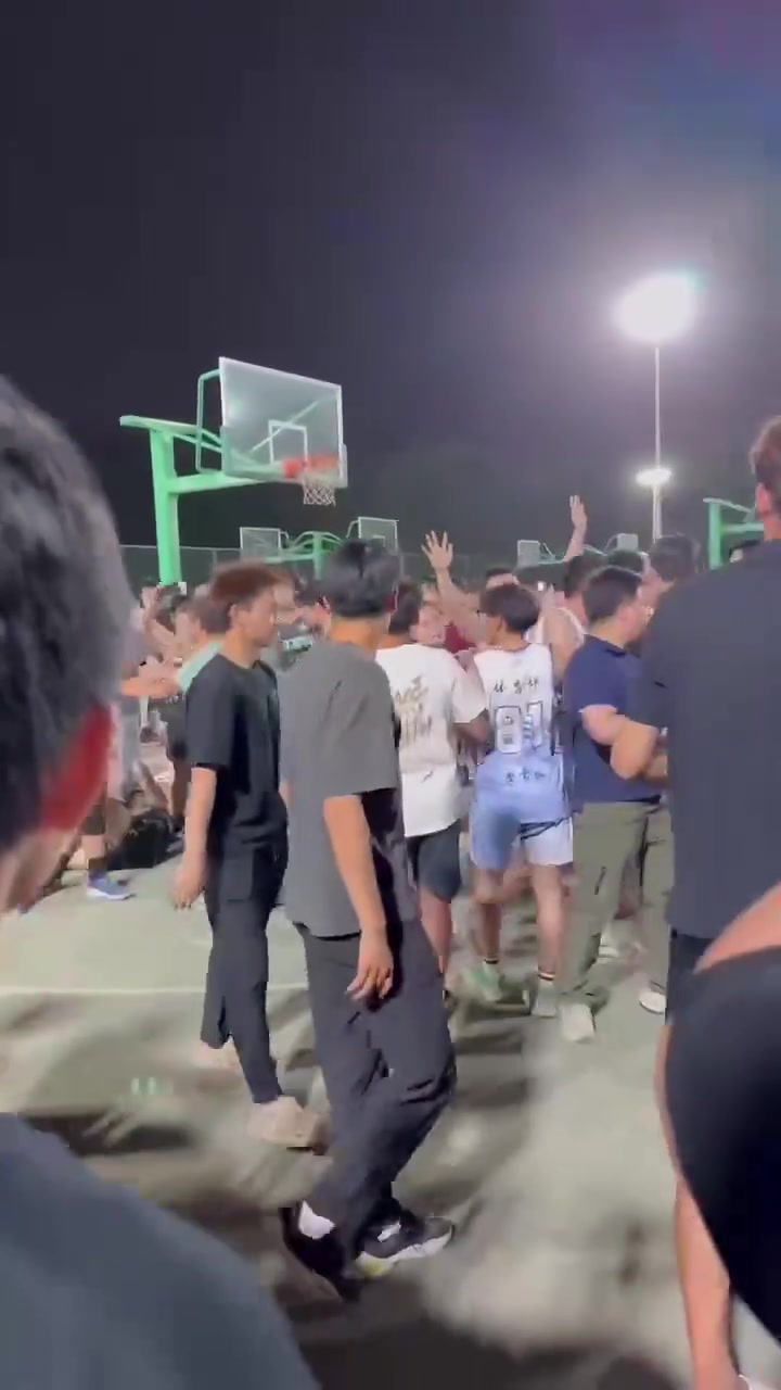“無裁判”的正式籃球賽，結果不是很容易猜到嗎？