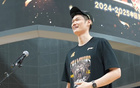 廣廈答謝會(huì)，胡金秋、布朗獲MVP，朱俊龍與趙嘉仁互動(dòng)，王博戲謔。