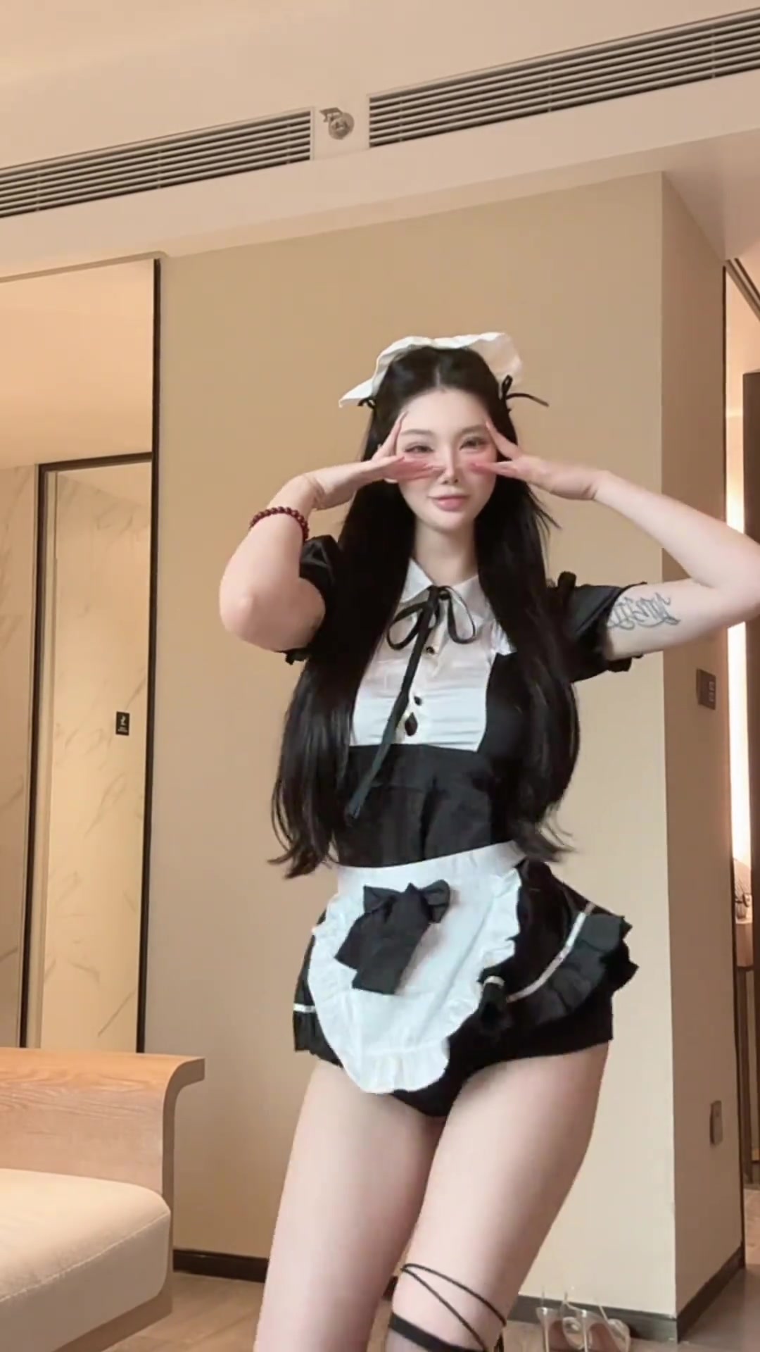 凱瑞圖前女友有這腿，還看什么臉蛋啊！